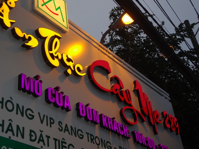 Làm bảng hiệu ở quận phú nhuận, quận 3 giá rẻ - Thiết kế mẫu miễn phí